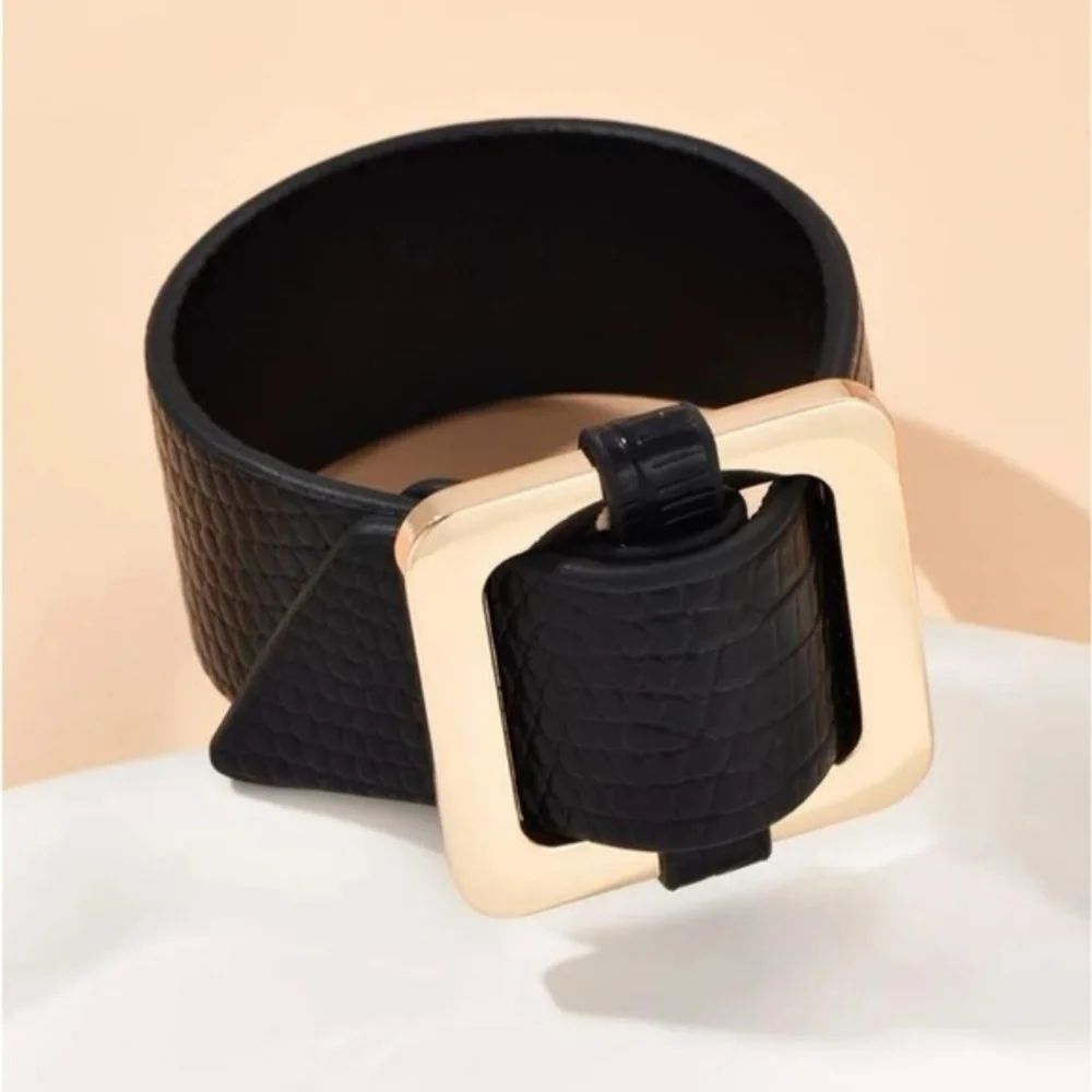 Black Snakeskin Embossed Square Buckle Bracelet - Picture 2 of 7